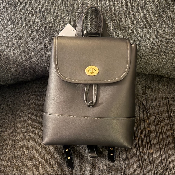 Coach Originals Turnlock Backpack in Brass/Black Glovetanned Leather NWT - Picture 12 of 16